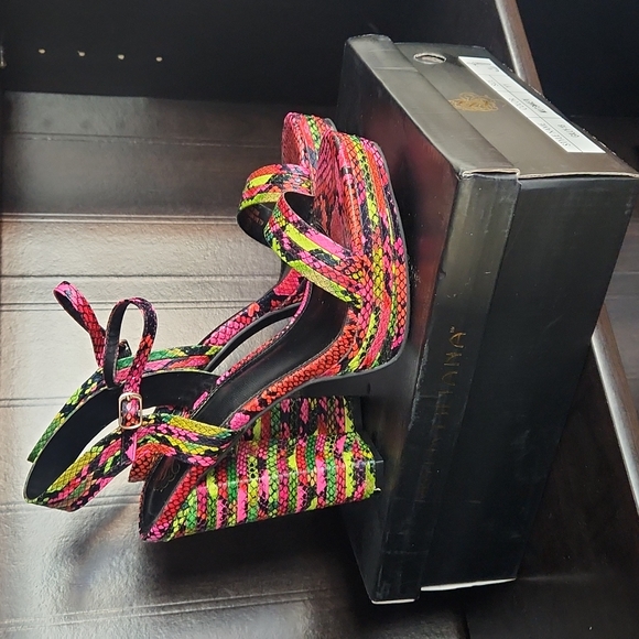 Multi-color Platform Sandals - Picture 6 of 6